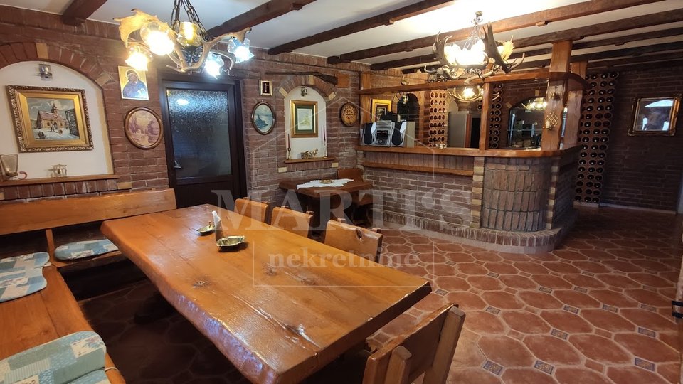 Gajnice, kuća na 4 etaže, 580m2, 2000m2 okućnice