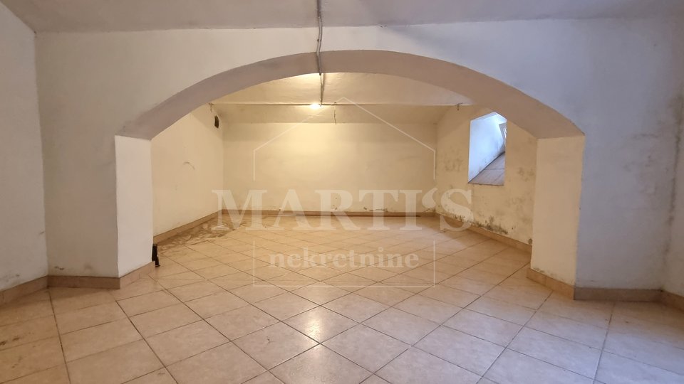 Centar, Ribnjak - 3S, 74m2 + 30m2 uređenog podruma, 1.kat - BEZ ULAGANJA! (APN)