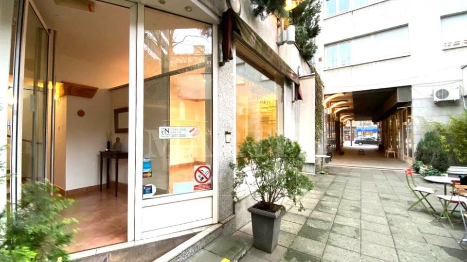 Commercial Property, 22 m2, For Rent, Zagreb - Donji Grad