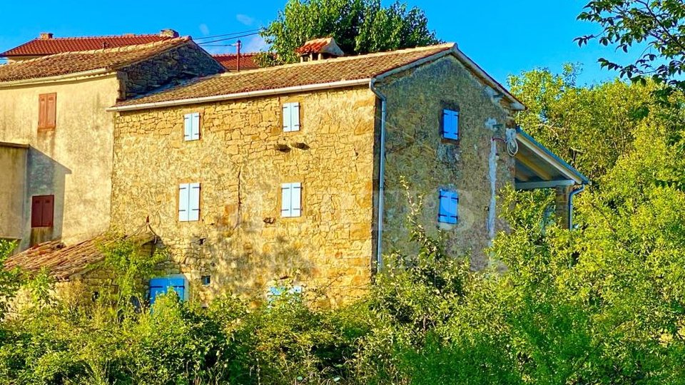 Istra-Draguć, kamena kuća, 150m2, 2 etaže, podrum