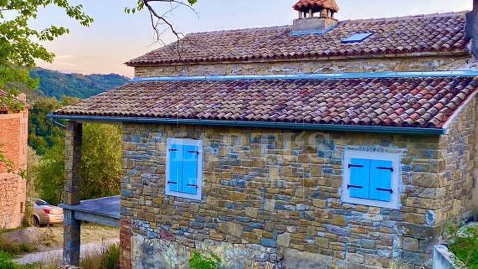 Istra-Draguć, kamena kuća, 150m2, 2 etaže, podrum